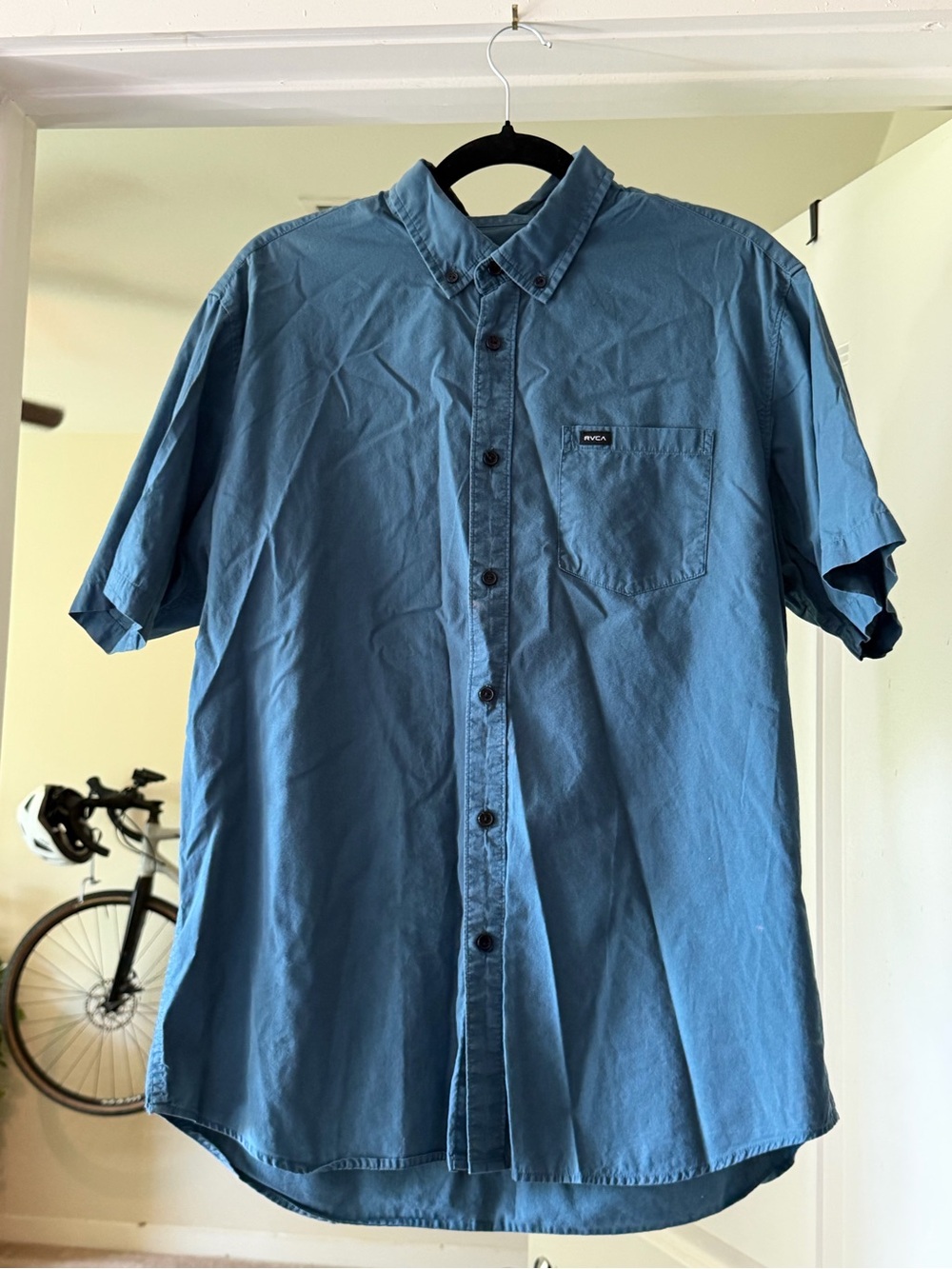 RVCA Men's Short-Sleeve Button-Down Shirt in Dusty Blue